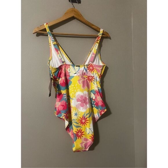 Nicole Miller Women’s Size Medium One Piece Swimsuit Tropical Vibes Floral - Picture 10 of 10